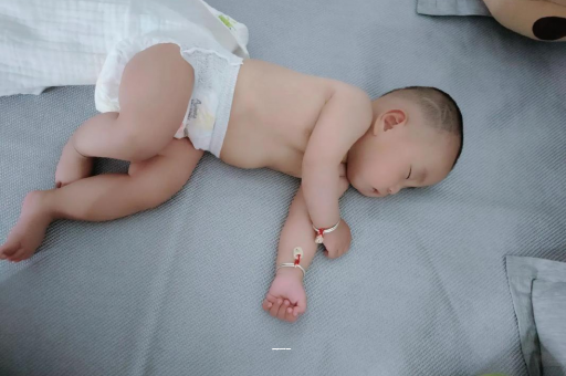 岑溪孕妇肚子一跳一跳